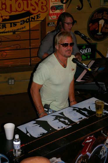Phil Vassar flatters the ladies tonight with his flirtatious love and southern country music.