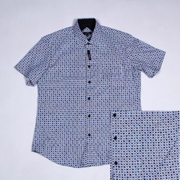 chemise à motifs et manches courtes  