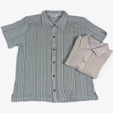 chemise à motifs et manches courtes  