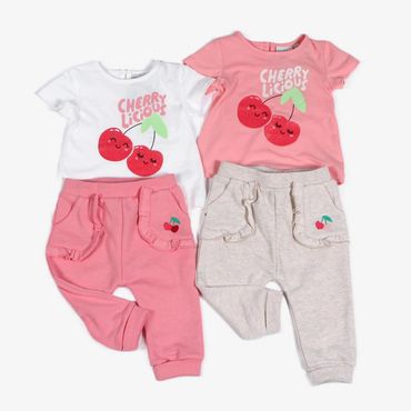 t-shirt motifs cerise et pantalon ouaté