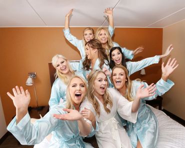 Bridal party getting ready photos, Bridesmaids getting ready, bridesmaids funny photo
