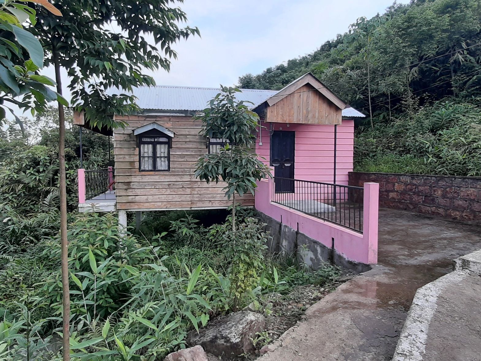 Hillside Highway Wooden Cottage II