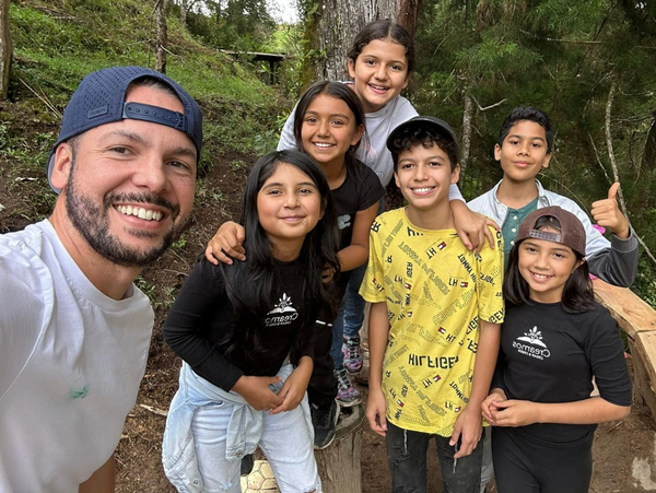 Founder Alejandro Uriarte connecting with a group of kids during a foundation mission in Colombia.