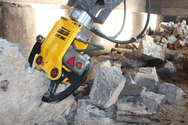 From small to large projects, Darda's concrete demolition attachments are ideal for interior work. 