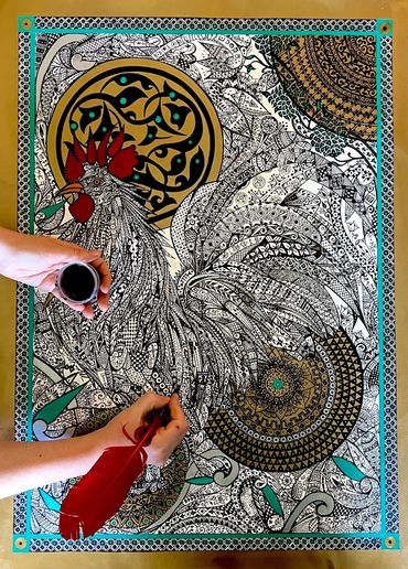 Three golden circles and a chicken 