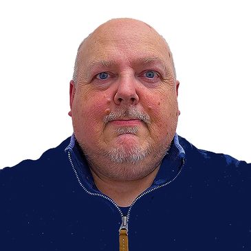 Portrait of a middle-aged man with blue eyes and a beard.
