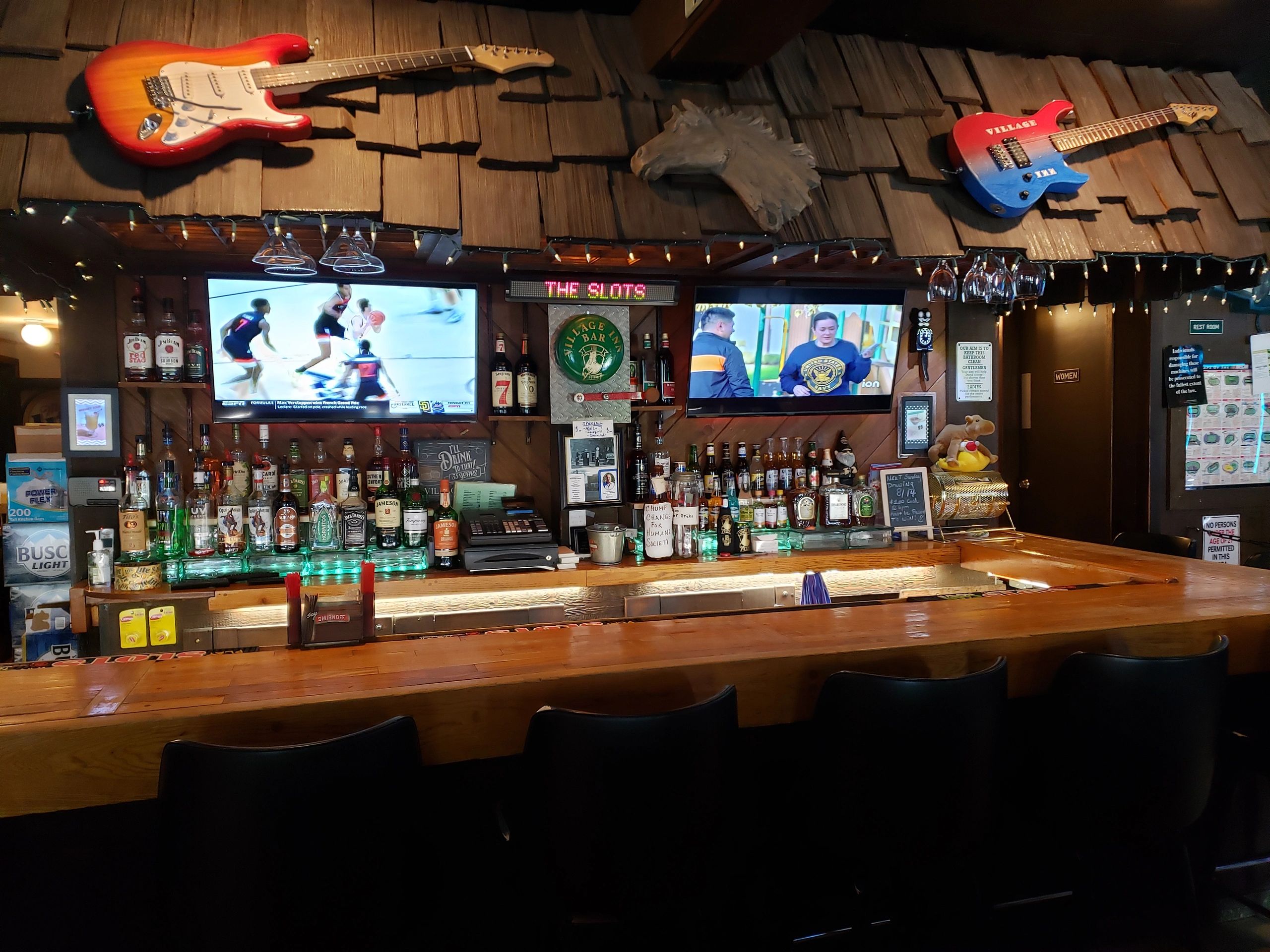 Cocktails, Beer, Wine, Shot Village Inn Monee Monee, Illinois