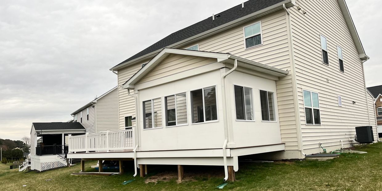 Deck with 3/4 closed room and roof