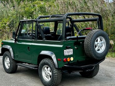 Top on or topless, our 30 year old Green Land Rover is perfect for holiday events/photoshoots