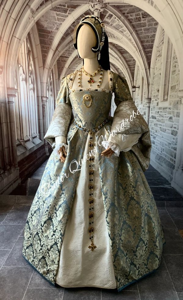 Tudor Queen s Wardrobe