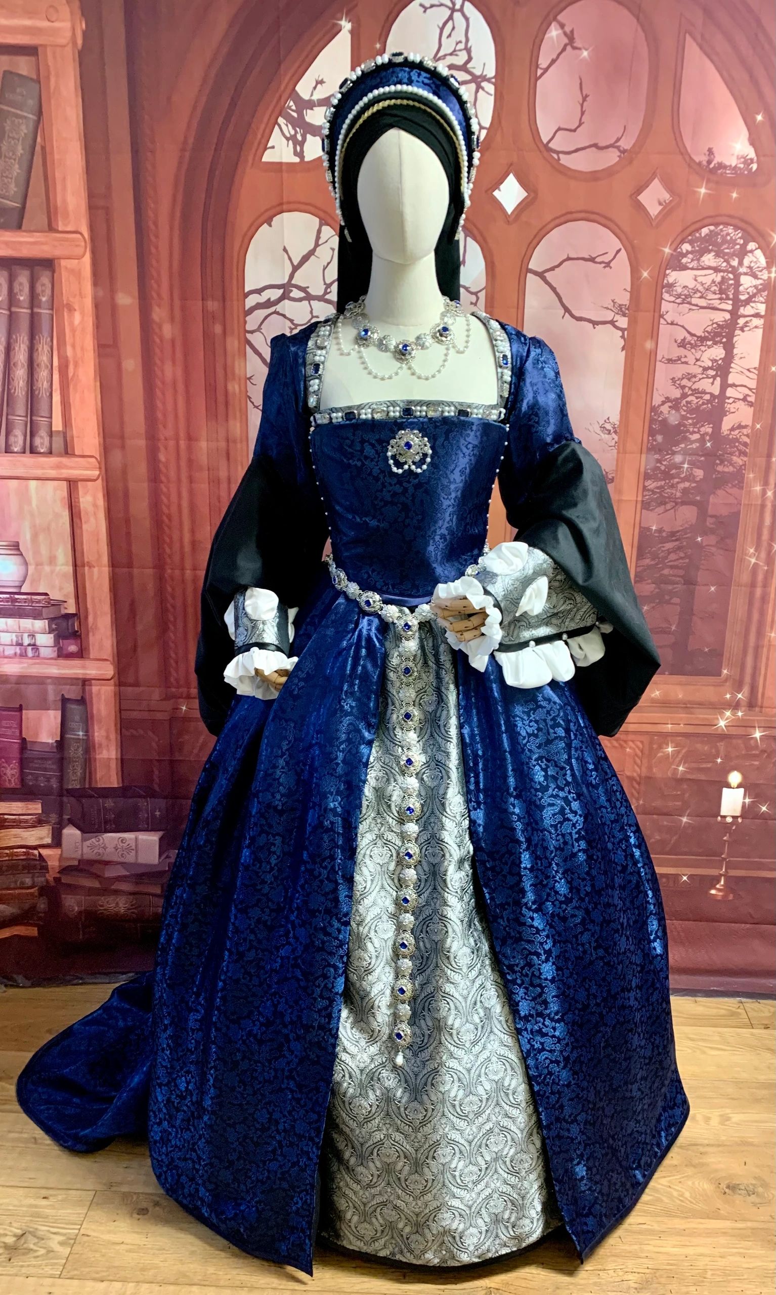 Tudor Queens Wardrobe Tudor Queens Wardrobe