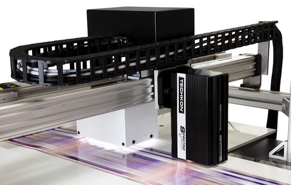 在線顏色測量系統--柔印、數字和膠印輪轉印刷商，Techkon 開發了 SpectroVision