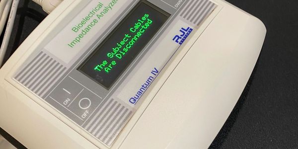 Bioelectrical impedance analyzer displaying subject status as charging.