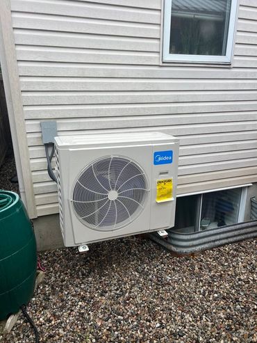 Outdoor heat pump installed by Kelvin Energy Inc. in Ottawa, Ontario.