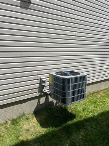 Outdoor air conditioner installed by Kelvin Energy Inc. in Ottawa, Ontario.