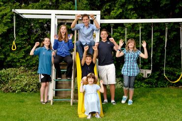 group portrait of a family of seven hamming it up