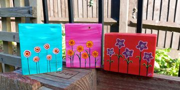 3 cubes of wood with abstract flowers.
Green, Pink and Red backgrounds