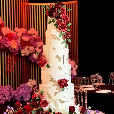 Red Rose themed Wedding Cake 