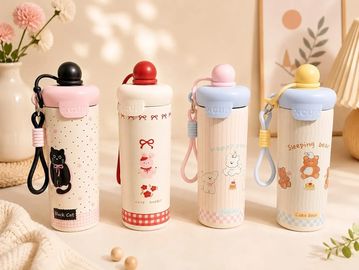 Termos con diseños adorables de animales y colores pastel.