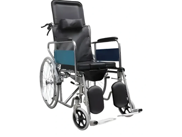 Silla de ruedas médica con soporte para piernas ajustable.