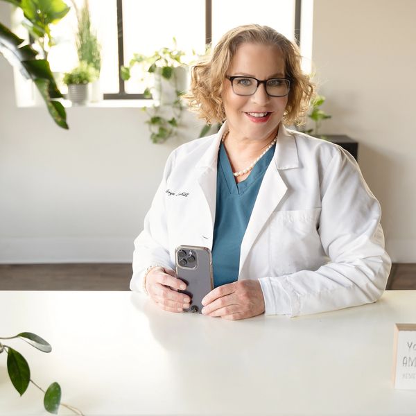 Dr. Kathy Sawhill_desk
docsawhill
Dr. Kathy Sawhill
Functional Health Coach
Naturopathic Doctor