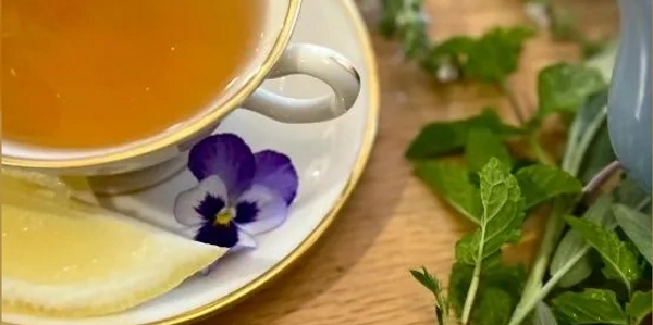 Bumblebee Flowers & Tea, Cup of Tea