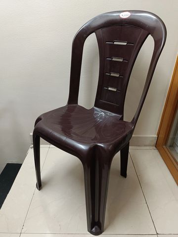 PLASTIC CHAIR