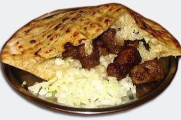 Bosnian kebab with onions