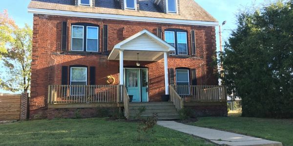 Beautiful building located on the gorgeous Jefferson St! 