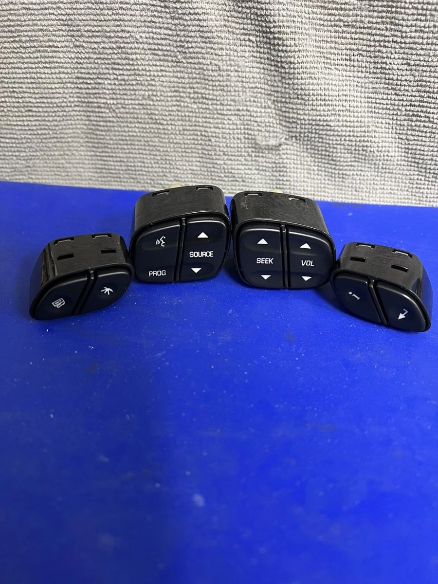 GM STEERING WHEEL CONTROLS BRAND NEW