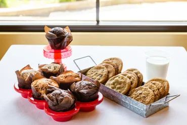 A picture of cookies and cupcakes on the table 