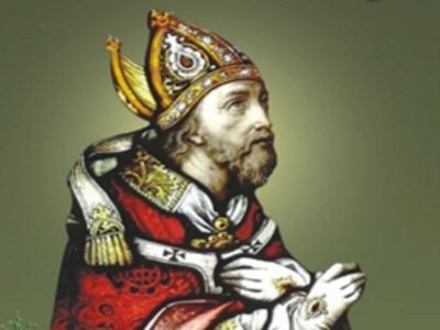 Painting of a regal man in ornate royal attire and crown.