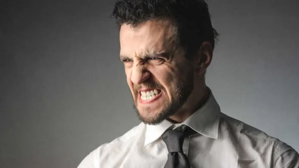 Modern Hayatın Görünmeyen Ağrısı: Çene ve Boyun Gerginliği | gezisaati.info