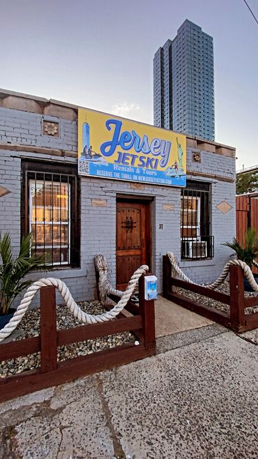 The Nicest Jet Ski Rental Zone in The United States is in New York City by the Statue of Liberty! 