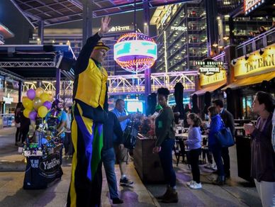 Trade Show Magician - generate more sales at your trade show booth with the Amazing Ziggy and Magic!
