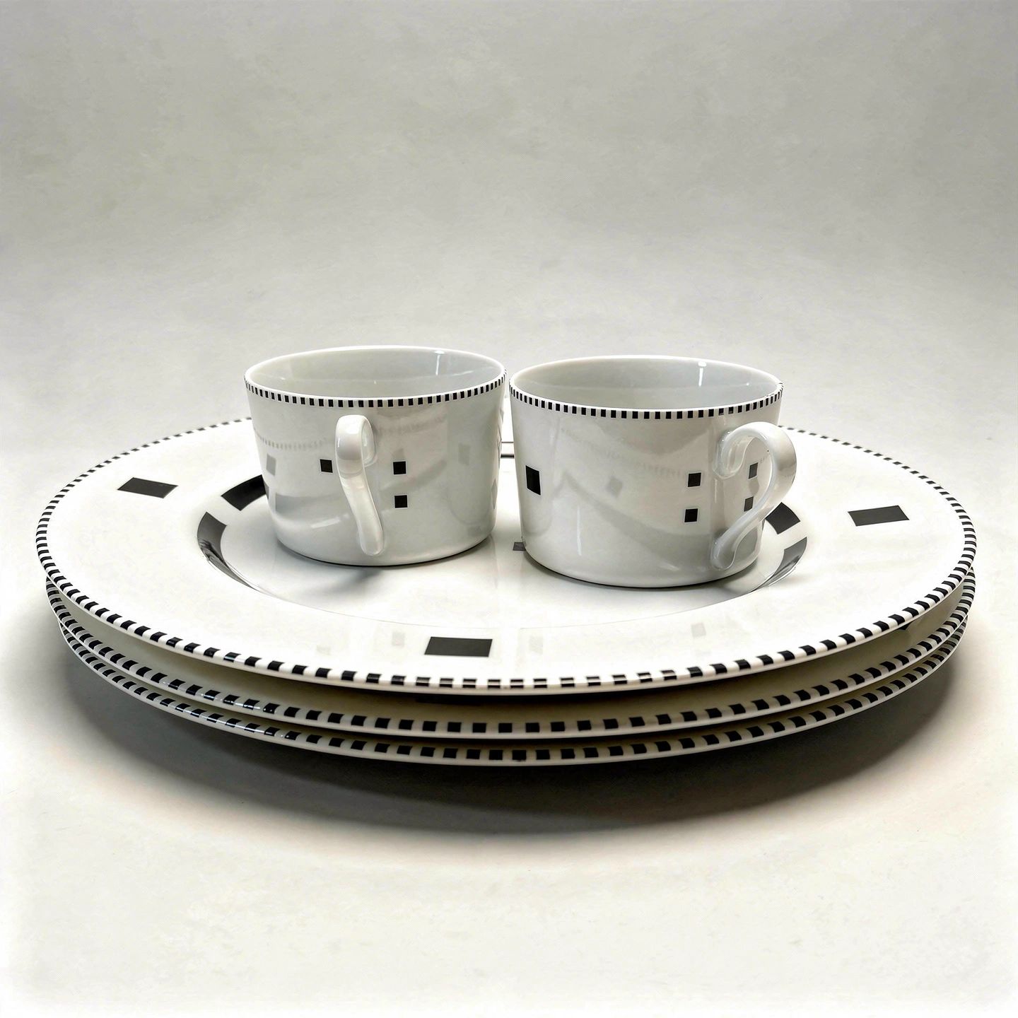 Flat Cups and Chargers Set of 4 Tuxedo Black by Swid Powell