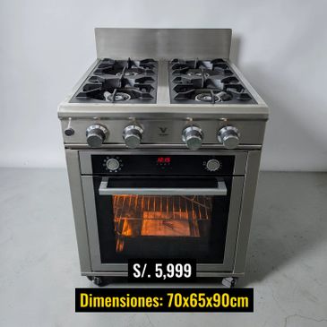 Estufa de acero inoxidable con cuatro quemadores y horno.