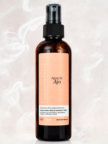 Botella de agua de ajo cosmética en spray.