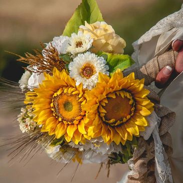 Natural & Earthy - wedding flower colour and palettes