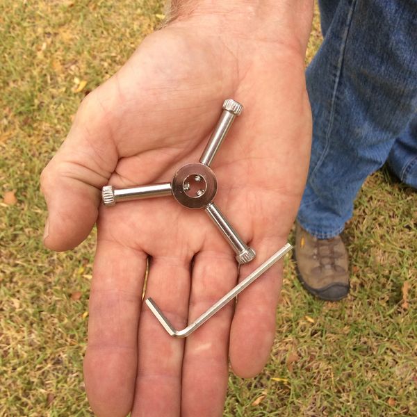 Replacement for broken water valve handle adjustable-fit