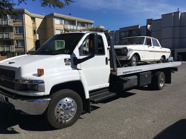 Fast junk car towing with our flatbed wrecker