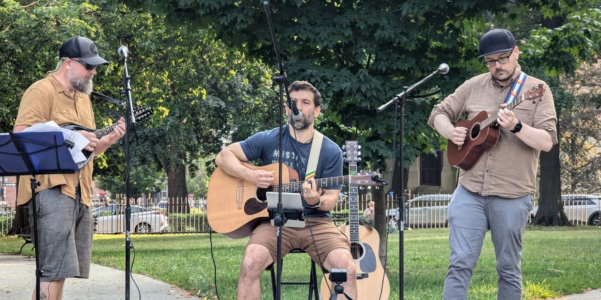 Tree Willow performs live in Portland's Lincoln Park