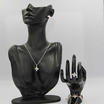 The end of the spring Jewelry collection