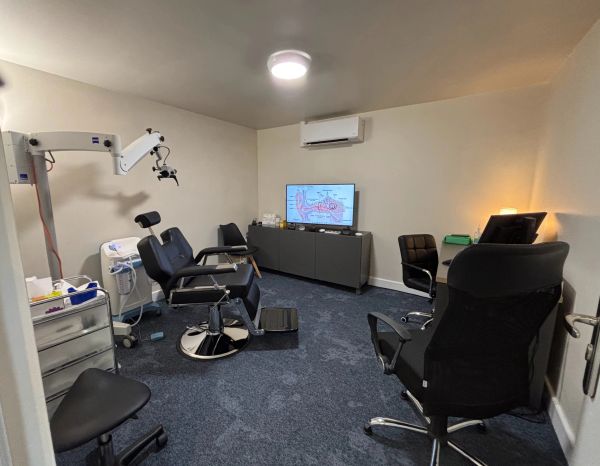 The calm, modern clinic room at mi Ears Audiology