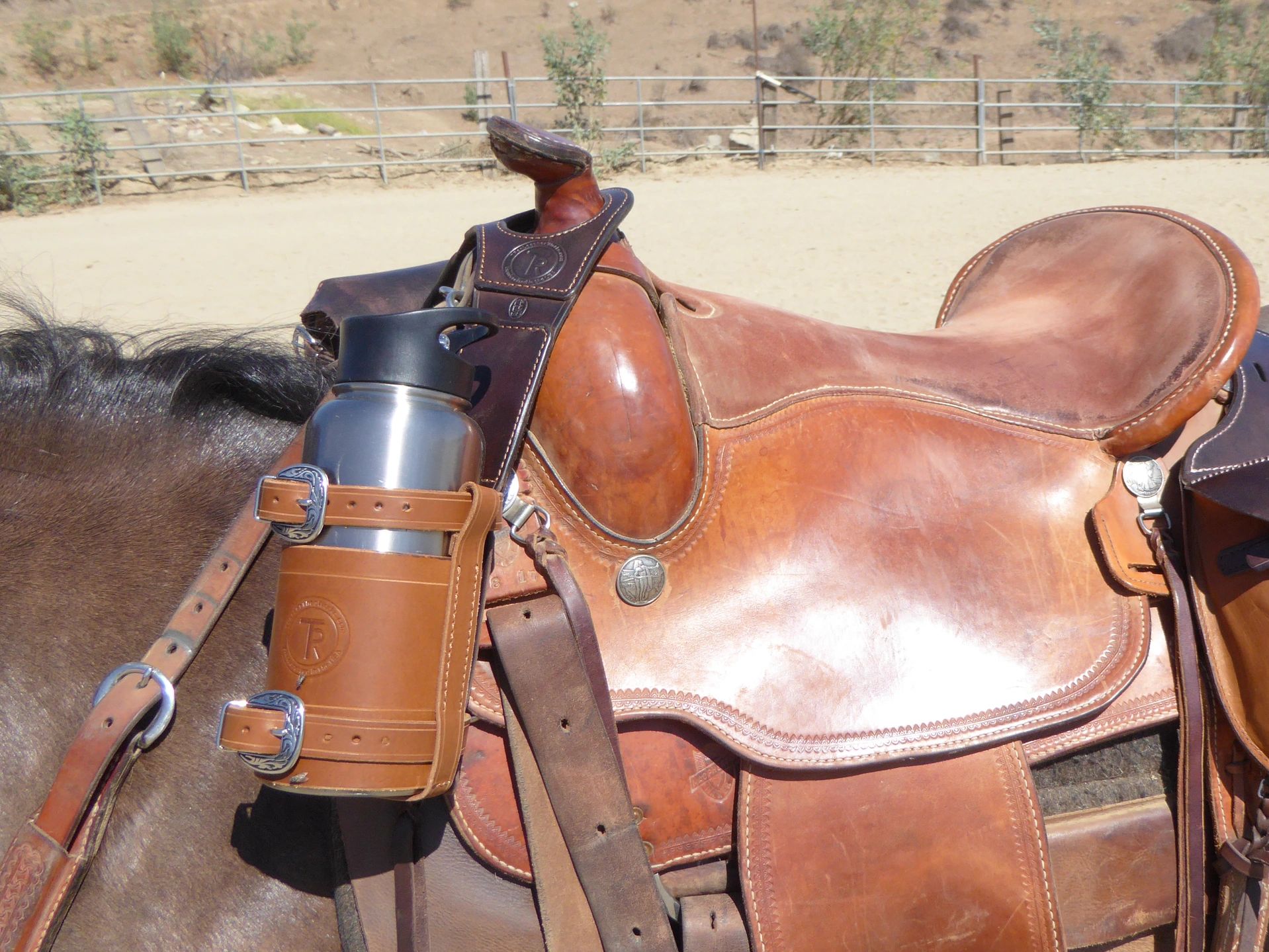 Leather Saddle Horn Bag and Adjustable Drink Holder - Leather Saddle Horn  Bag and Adjustable Drink Holder