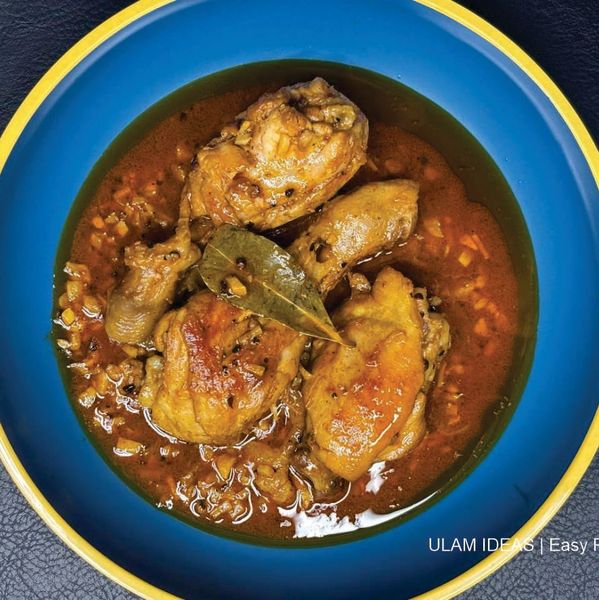 Masarap na adobong manok sa atsuete.