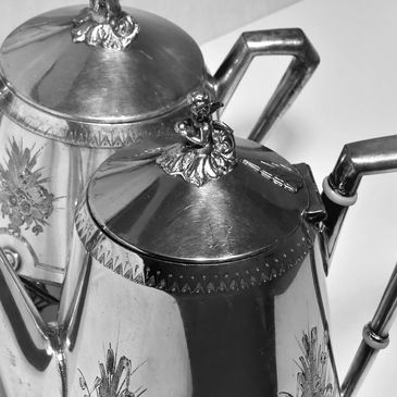 *Antique Meriden Silver Plate Condiment Set with A Bell for Servants