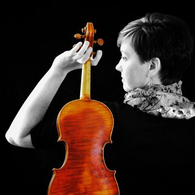 Black and white profile with the back of violin in striking natural wood coloring.