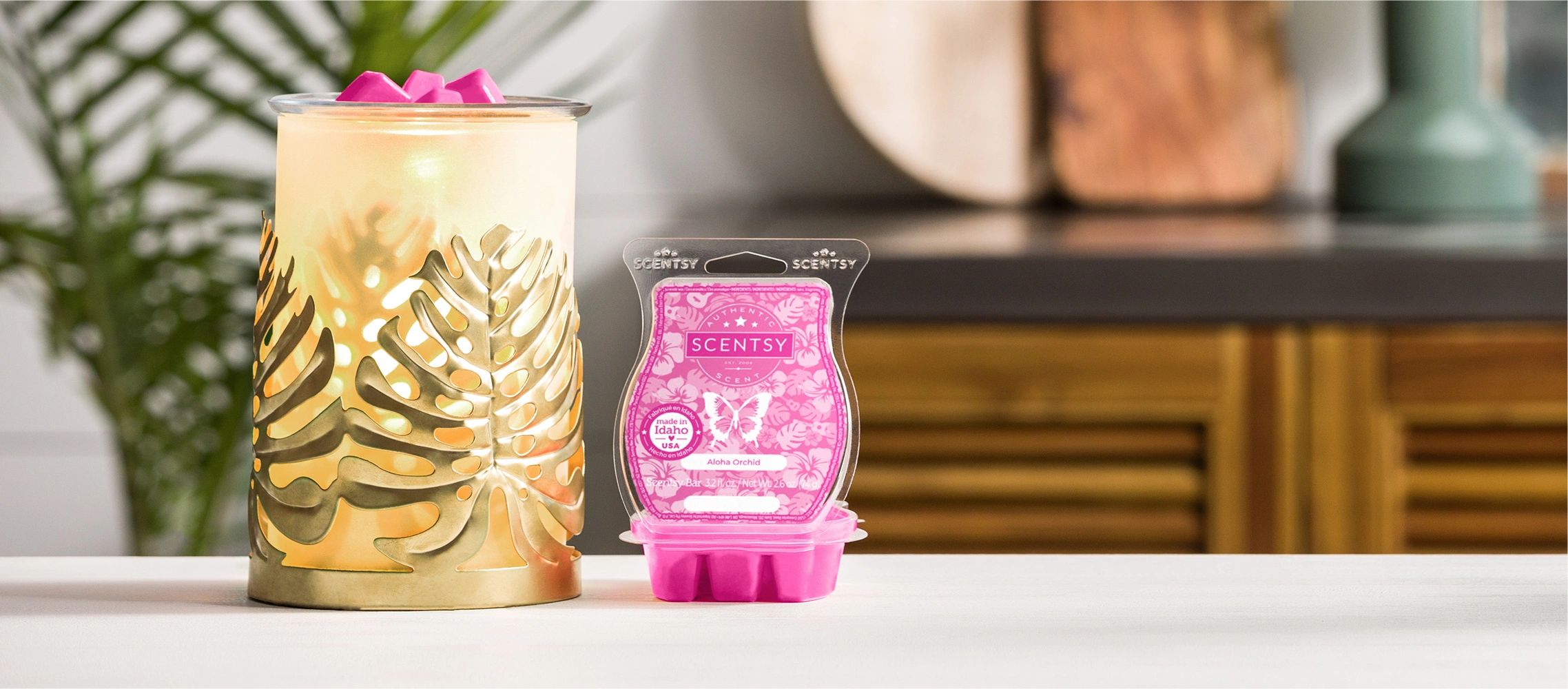 Mar 2023 Scentsy Warmer of the Month Luxe Leaves