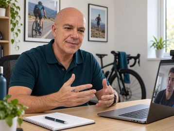 Alan Roca durante una consulta online por videollamada. 